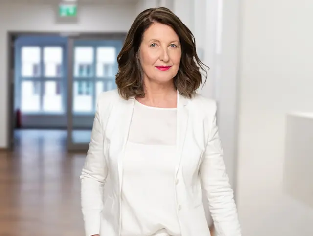 Dr. med. Eugenia Remmel, Fachärztin für Plastische und Ästhetische Chirurgie